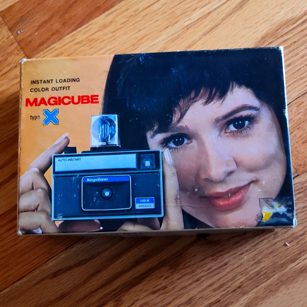 Vintage Keystone Magicube camera in box